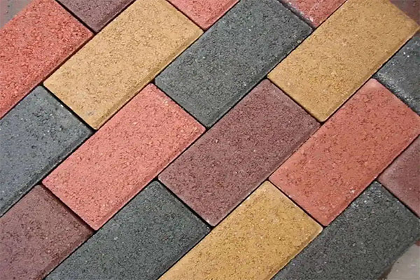 鋪設(shè)彩磚有哪些注意事項(xiàng)？